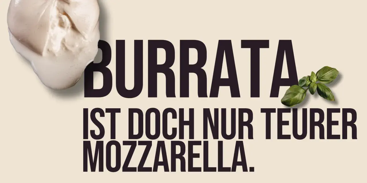 Burrata mit cremigem, weichem Kern, daneben die Aufschrift "BURRATA IST DOCH NUR TEURER MOZZARELLA." mit Basilikum.