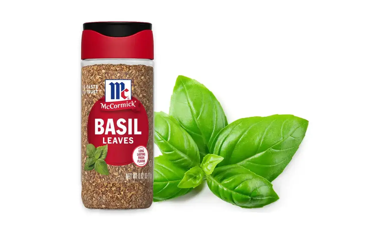 McCormick Basilikum-Gew&uuml;rz und frische Basilikumbl&auml;tter. Perfekt f&uuml;r Tomaten, Pasta und Pesto &ndash; alles, was passt zu Basilikum.