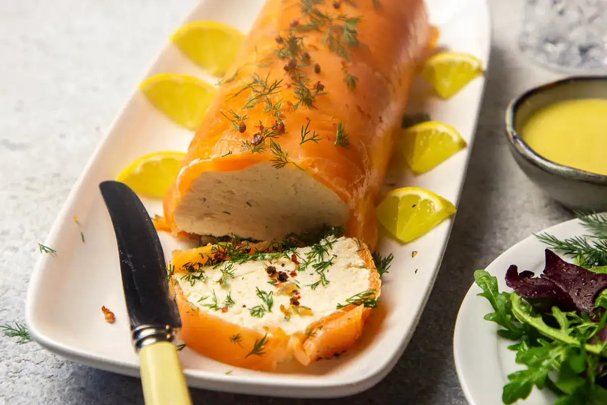 Räucherlachs-Terrine mit Dill und Zitrone, eine köstliche Vorspeise. Perfekt für Ihre Terrinen Rezepte.